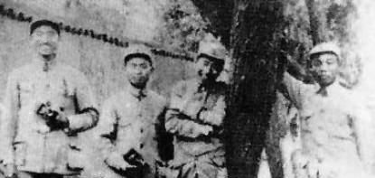 军参谋长遇见一个要饭的,正要抓起来时,发现竟然是自己的老师长!休闲区蓝鸢梦想 - Www.slyday.coM