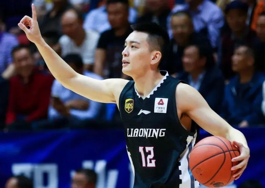 模范青年杨鸣辽宁篮球的守望者与开拓者