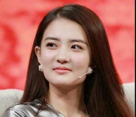 徐璐方脸不好看当她卸妆全素颜出境时就知道张铭恩为啥爱她