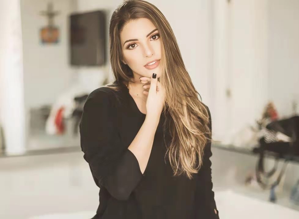 巴西才华与美貌俱佳的超模倾国倾城美如冠玉亮色系搭配美如仙