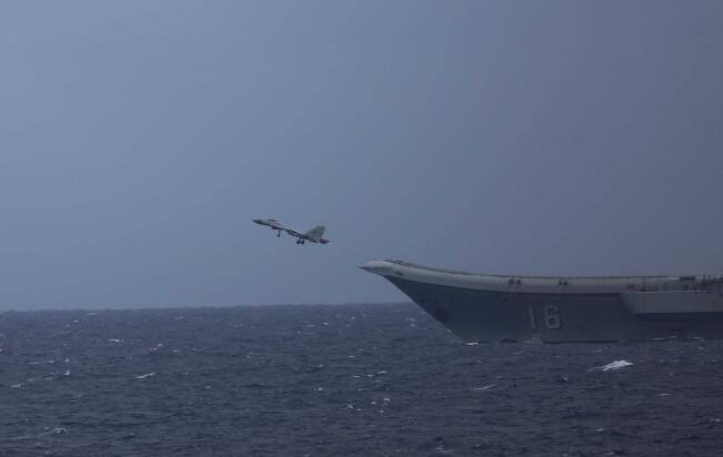 日防卫省：辽宁舰起降歼休闲区蓝鸢梦想 - Www.slyday.coM