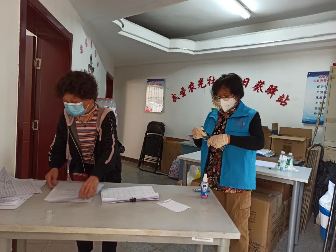 70+的白发志愿者：记性反应都慢了，但我们更理解老年人