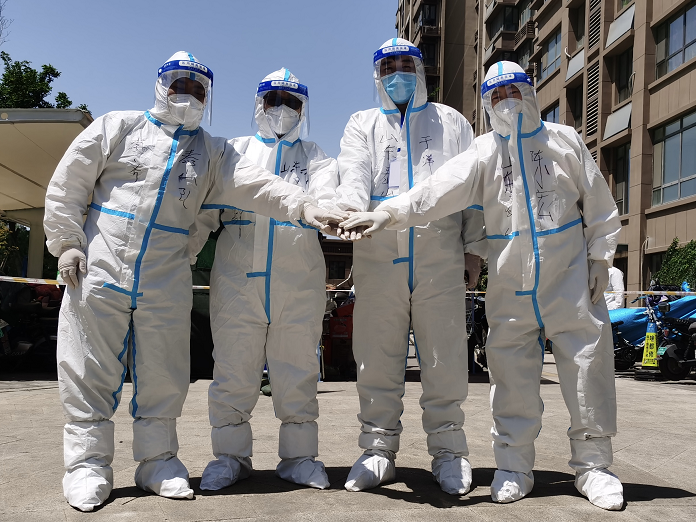 暴打防疫人员、隔离政策面临崩溃，十二亿人的印度会濒...