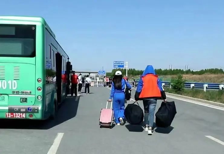 苹果手机销量创新高，郑州富士康被曝到高速路口招工"抢人"休闲区蓝鸢梦想 - Www.slyday.coM