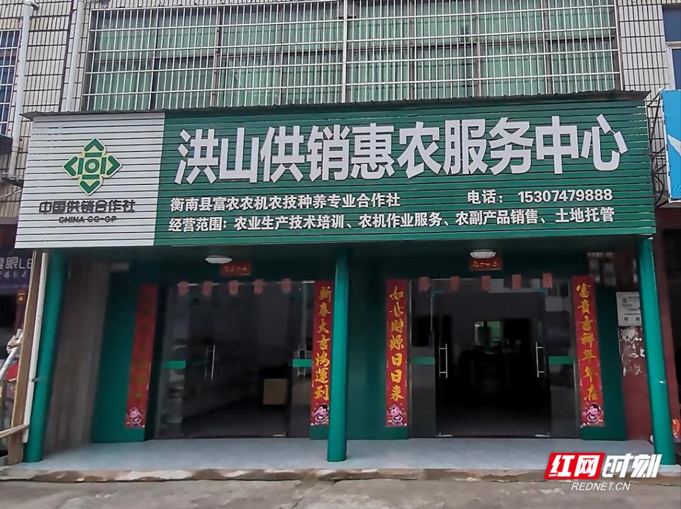 供销社支持胡清平新建了三千平米的育秧大棚.
