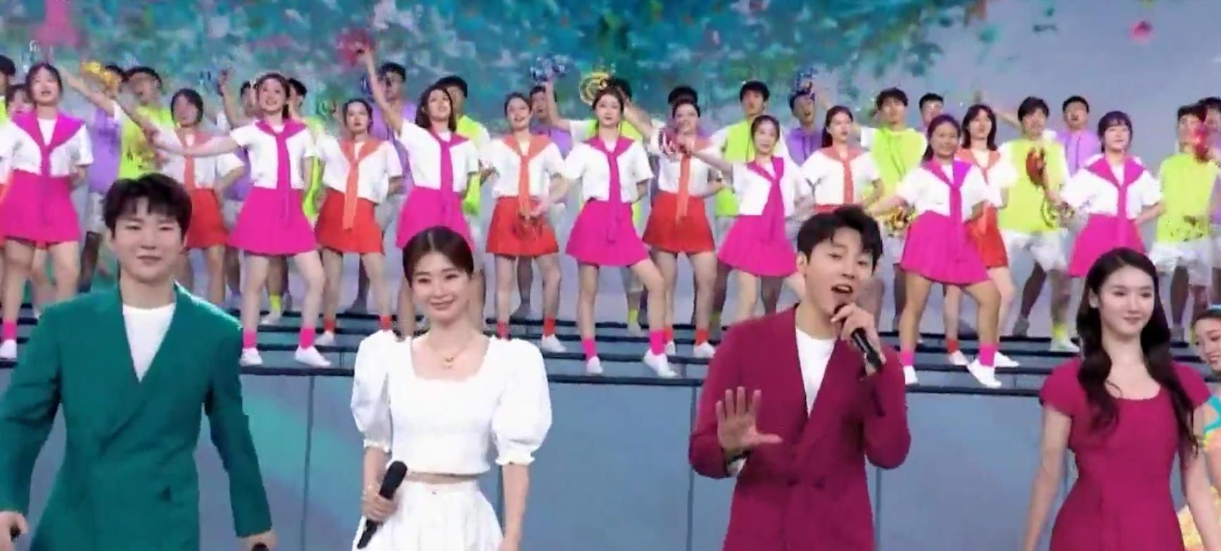 五四晚会:赵丽颖和金晨都用“替身”,乔欣的状态不如周也休闲区蓝鸢梦想 - Www.slyday.coM 五四晚会:赵丽颖和金晨都用“替身”,乔欣的状态不如周也休闲区蓝鸢梦想 - Www.slyday.coM