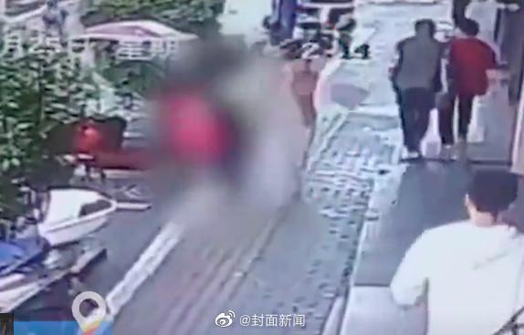 女子被坠物砸中身亡案最近进展：坠落物系旧楼装饰瓷砖休闲区蓝鸢梦想 - Www.slyday.coM