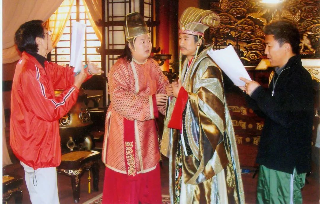 其中最为人所知的莫过于《至尊红颜》中可爱的元宝一角,憨厚又不失