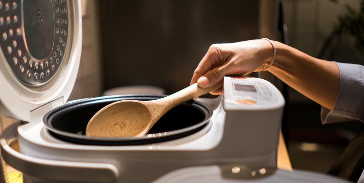 江西大妈用高压锅煮粥,离开5分钟,厨房被摧毁,一脸懵圈休闲区蓝鸢梦想 - Www.slyday.coM 江西大妈用高压锅煮粥,离开5分钟,厨房被摧毁,一脸懵圈休闲区蓝鸢梦想 - Www.slyday.coM