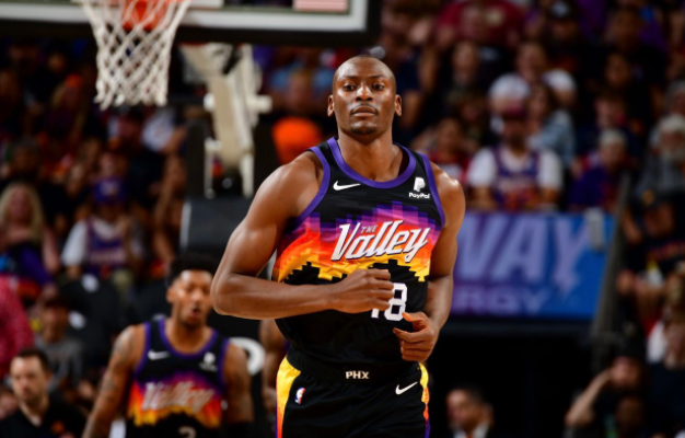 比赛中,太阳的内线球员俾斯麦-比永博(bismack biyombo)状态出色,他