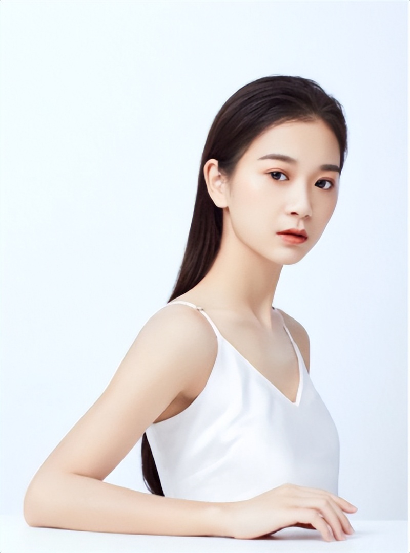 22岁身价赶超董明珠,23岁坐拥78亿房产,张曼如究竟有多强?__财经头条