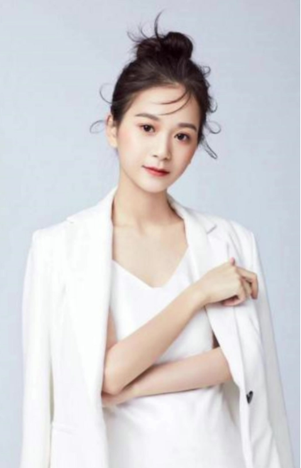 22岁身价赶超董明珠,23岁坐拥78亿房产,张曼如究竟有多强?__财经头条