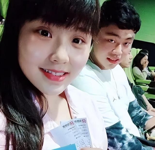 中国女篮李月汝恋情曝光男友比她小1岁身高2米18cba最萌中锋