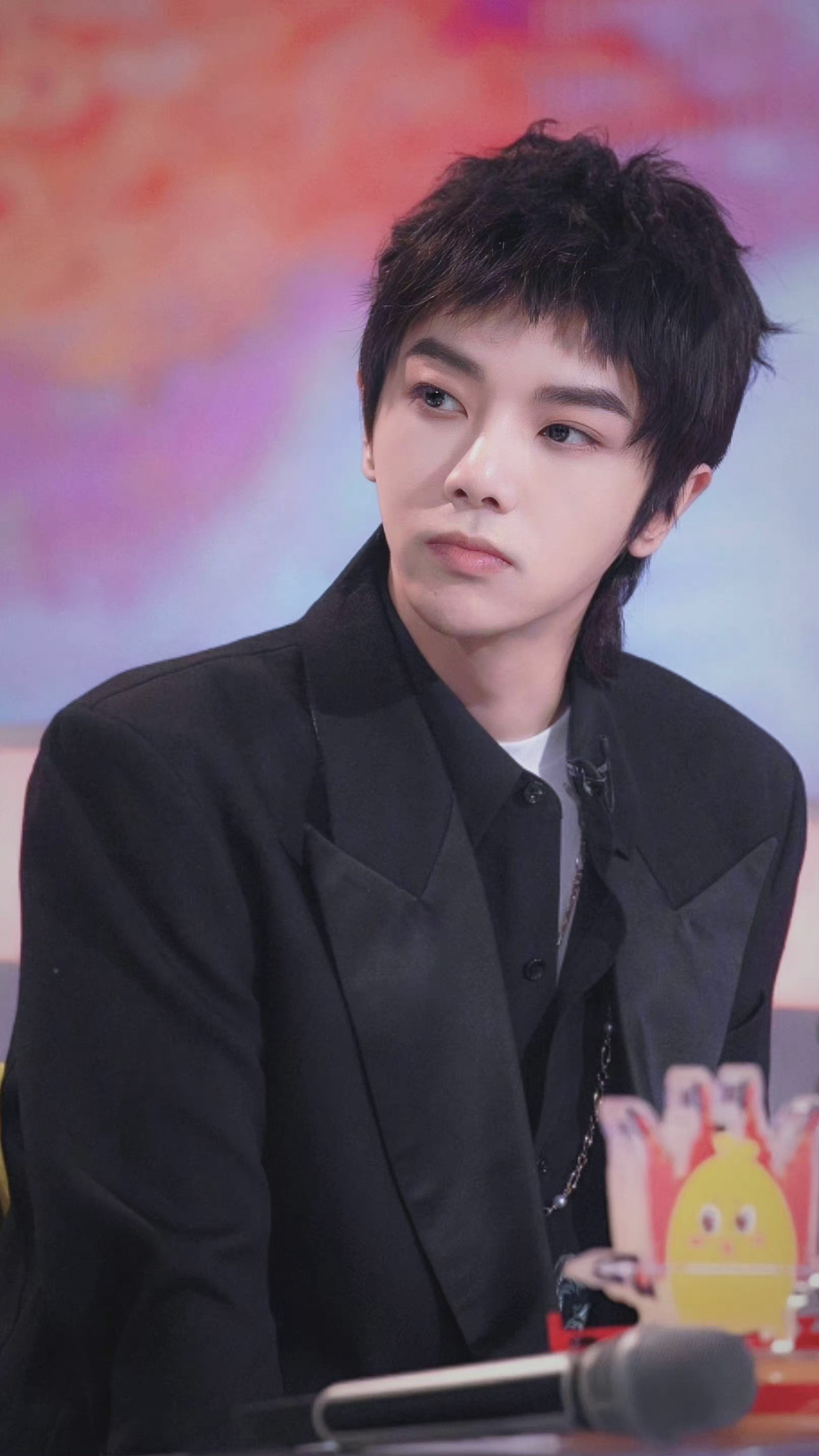 华晨宇春天花会开最新剧照公开绚烂灯光下