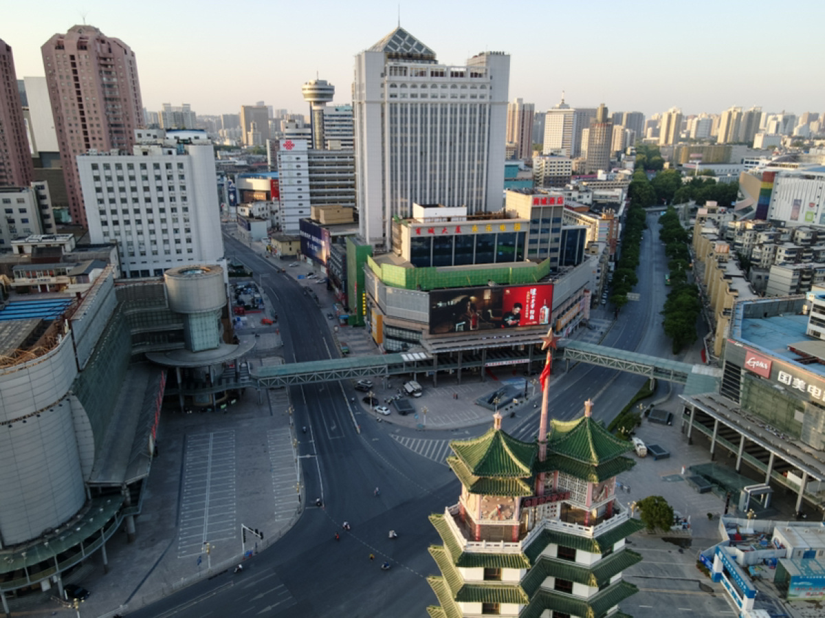 航拍疫情下的郑州二七商圈静悄悄