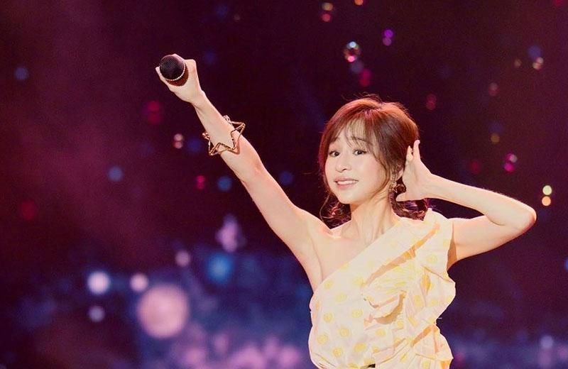 王心凌晒对镜自拍照,身穿深色露脐装秀马甲线,八块腹肌实力抢镜休闲区蓝鸢梦想 - Www.slyday.coM 王心凌晒对镜自拍照,身穿深色露脐装秀马甲线,八块腹肌实力抢镜休闲区蓝鸢梦想 - Www.slyday.coM