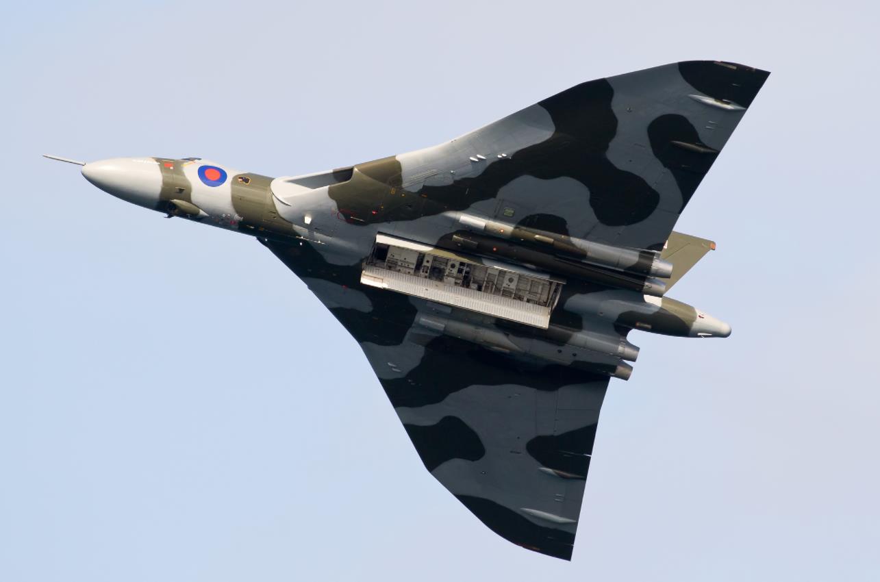 英国火神轰炸机,性能十分出众,不过却惨遭退役!__财经头条