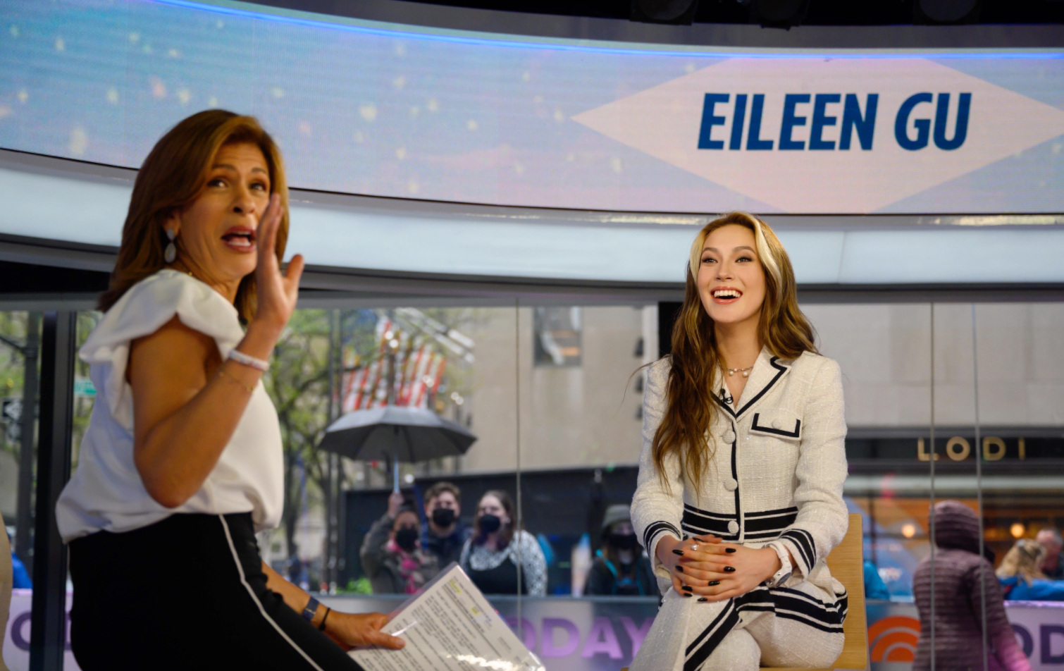 谷爱凌登上美国电视秀，腹肌明显身材好，回应争议：我有中国血统休闲区蓝鸢梦想 - Www.slyday.coM