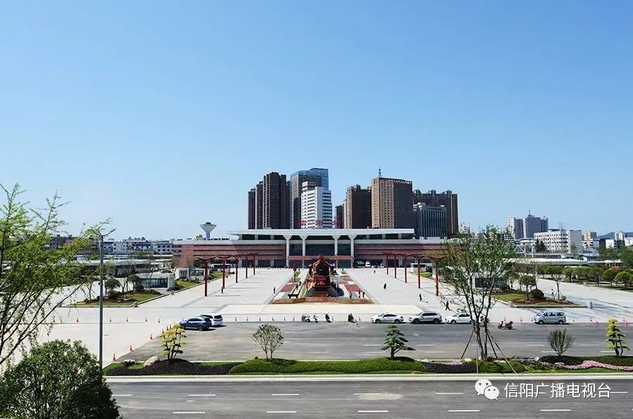 信阳火车站北广场新晋网红打卡地你去打卡了吗