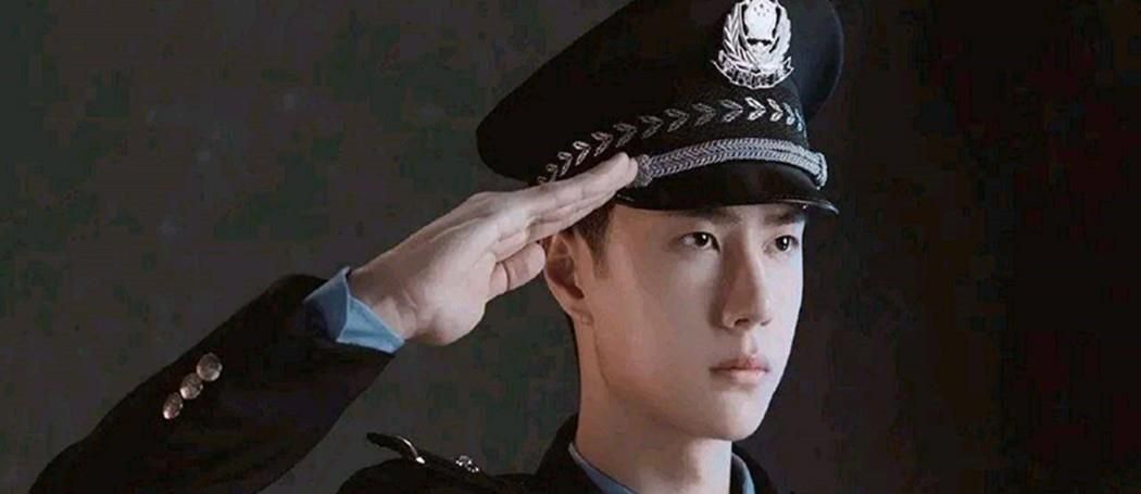 王一博还有一部待播剧《冰与火》,他在剧中饰演一名警察,光是看剧照