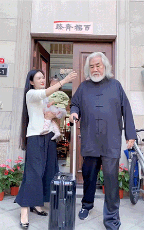 相差31岁的老少恋女方被指小三上位名导张纪中的婚姻太精彩