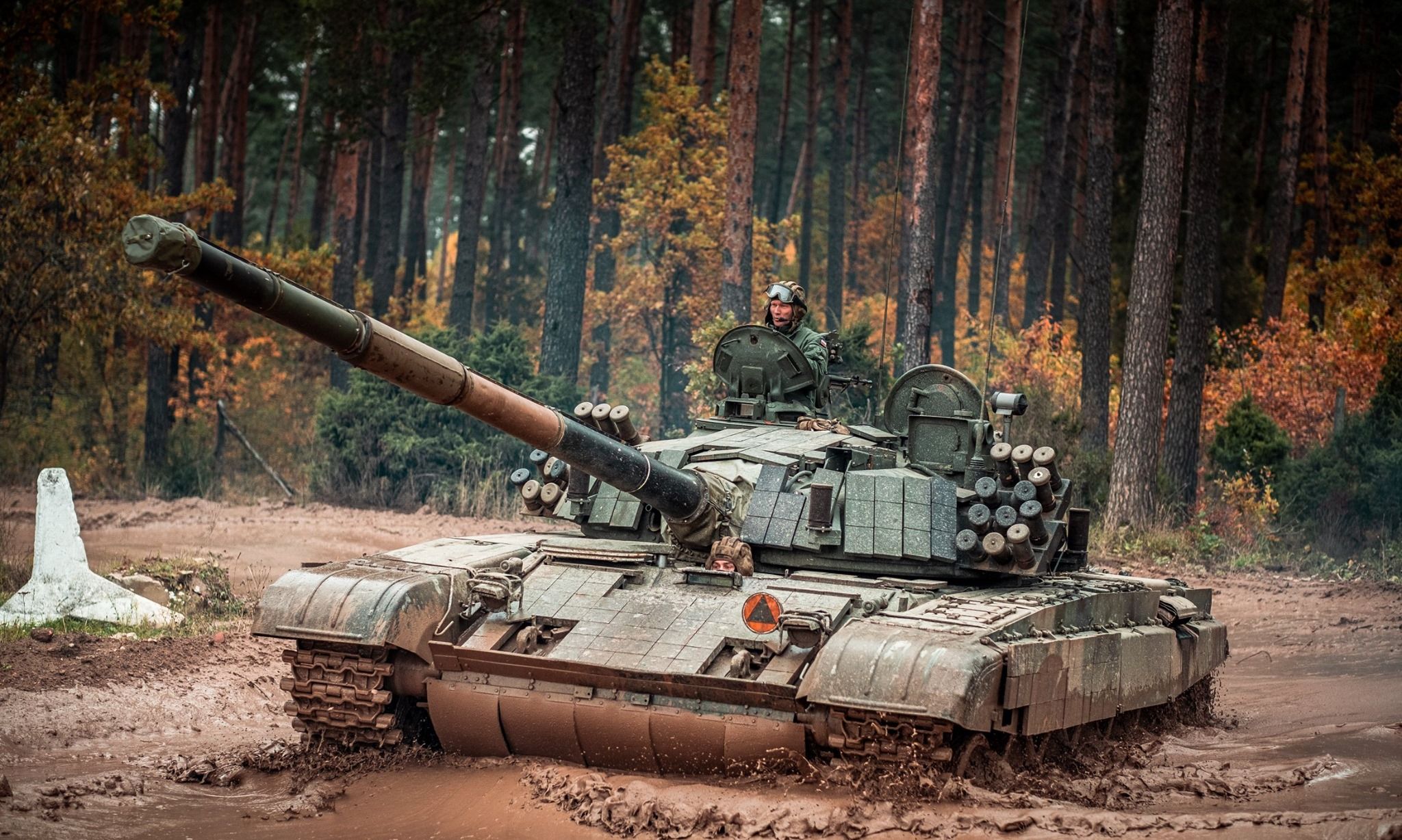 如果将这些坦克都送走后,波兰就还剩下数百辆m1a2c,豹2a4,豹2a5,豹2pl