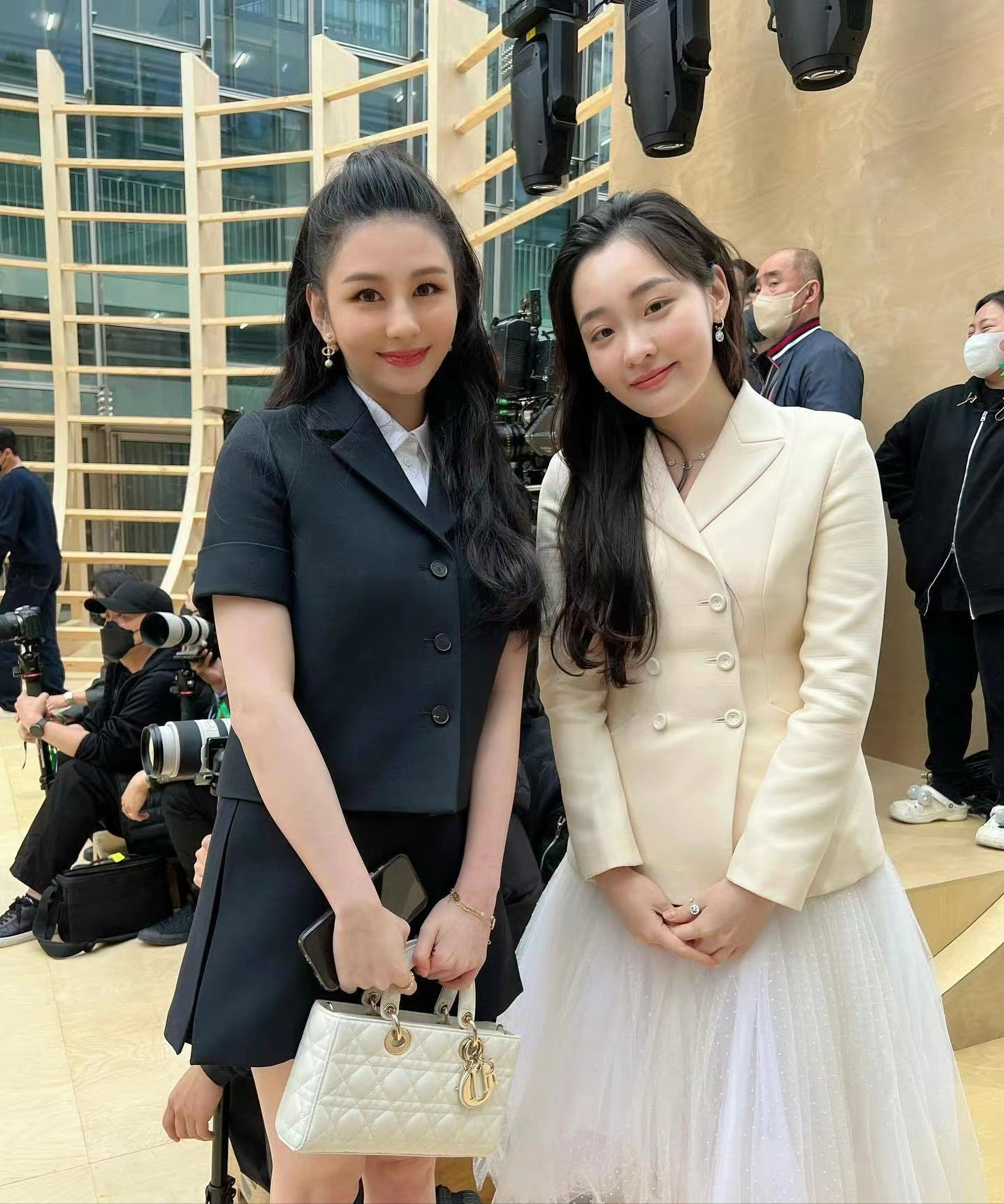 邱淑贞女儿沈月将在韩国出道与艺人同框毫不怯场美貌遗传母亲