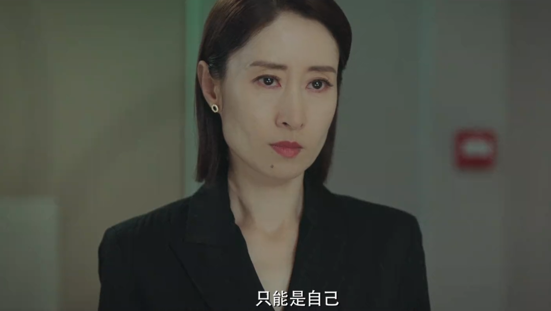 江疏影刘敏涛新剧里演律师妆容精致衣服不重样比明星还讲究