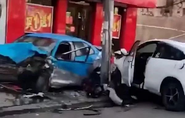 吉林白山一车辆加速逆行致6死2伤，警方通报休闲区蓝鸢梦想 - Www.slyday.coM