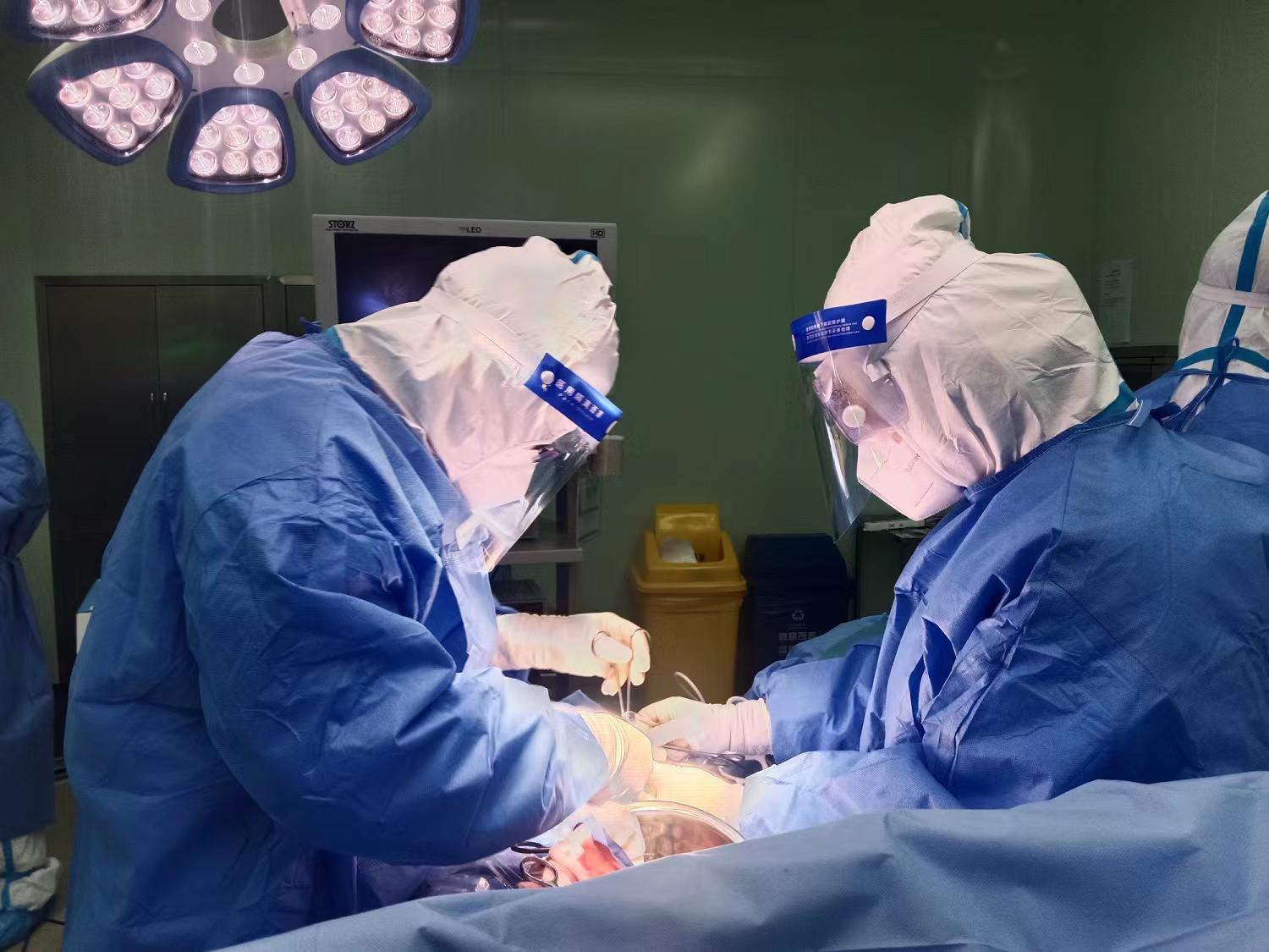 上海女子在方舱因宫外孕腹痛紧急转入定点医院接受手术