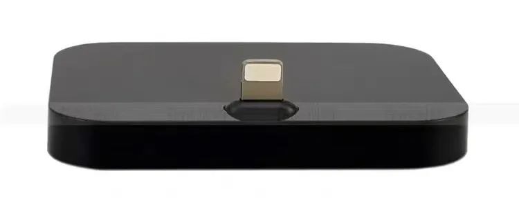 iPhone闪电座充，图源淘宝。