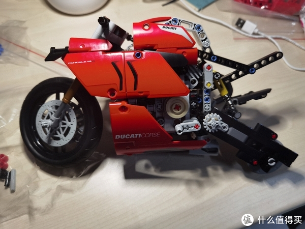 测评乐高lego科技组42107杜卡迪摩托车