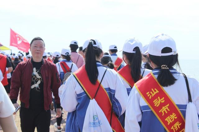 营造良好禁毒氛围汕头五百多名青年以徒步方式宣传禁毒防诈