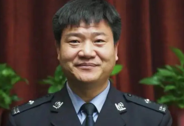 看了“反诈老陈”辞职，才明白罗翔为什么要退网休闲区蓝鸢梦想 - Www.slyday.coM