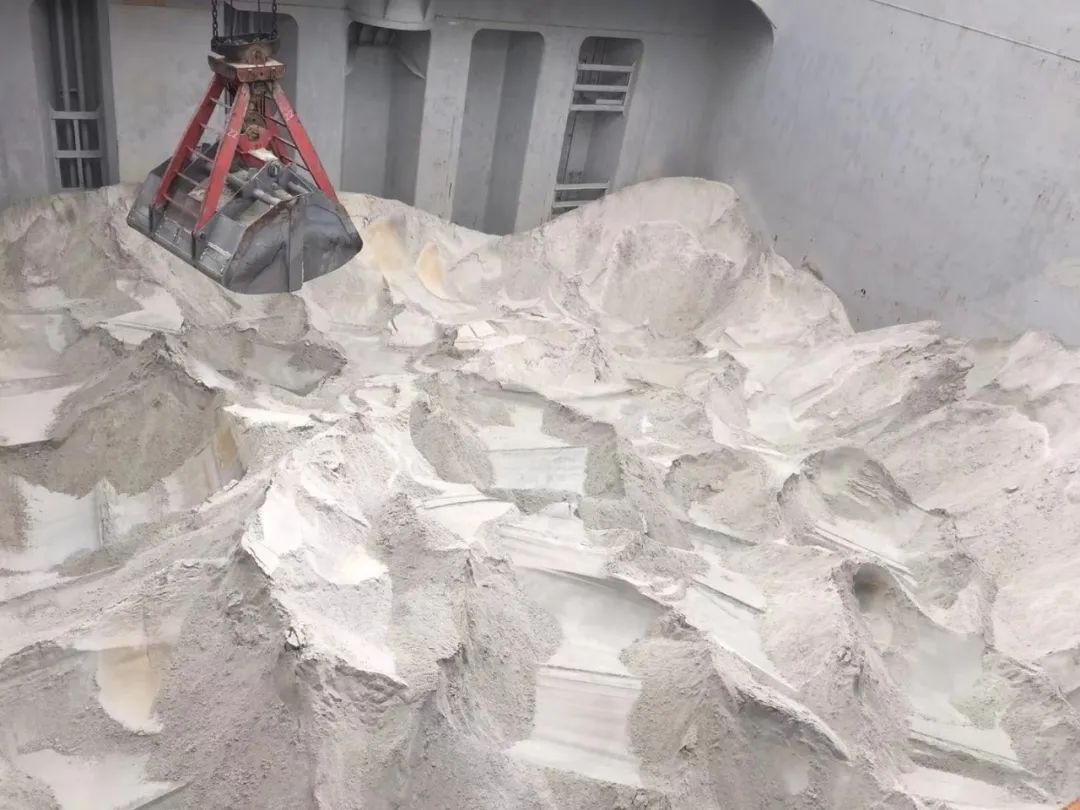 锂价疯涨车企抢矿