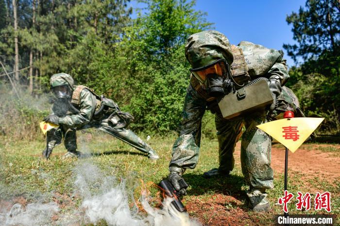 毒圈来袭防化兵实力克毒