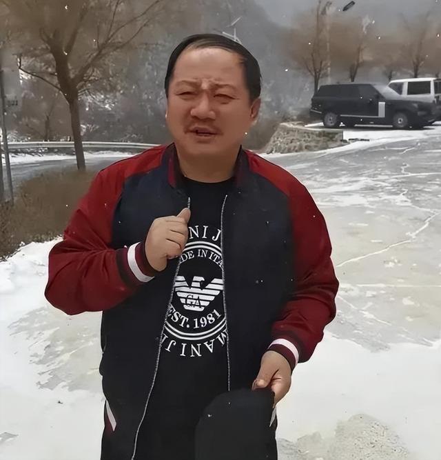 徐会计董三毛工资一个月8000供儿子上大学做居家好男人