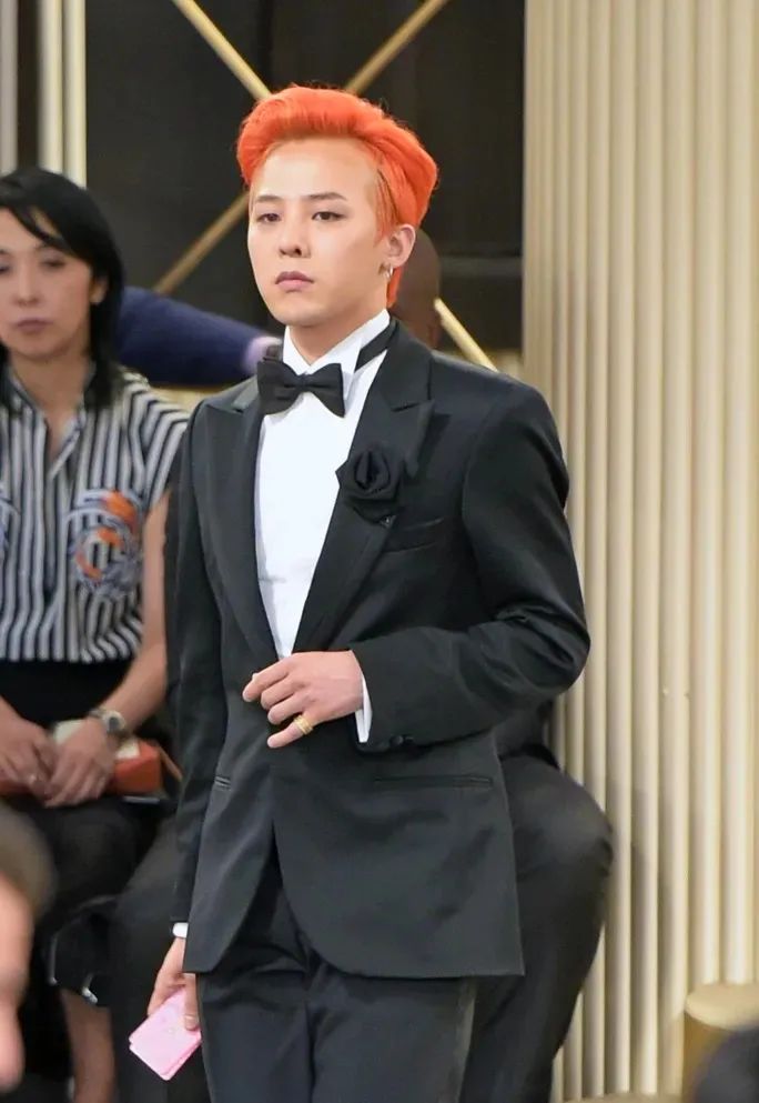 权志龙再次出席香奈儿大秀这次造型是不是历年最弱盘点