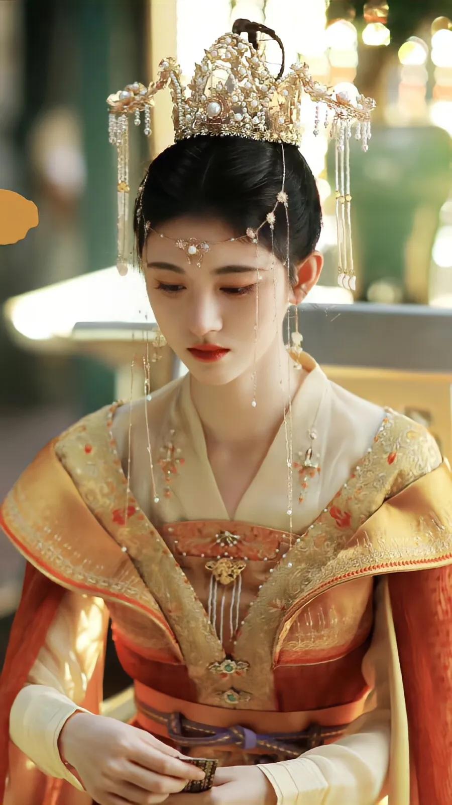 鞠婧祎在《嘉南传》剧中穿的华丽又贵气,你们最喜欢哪个造型?