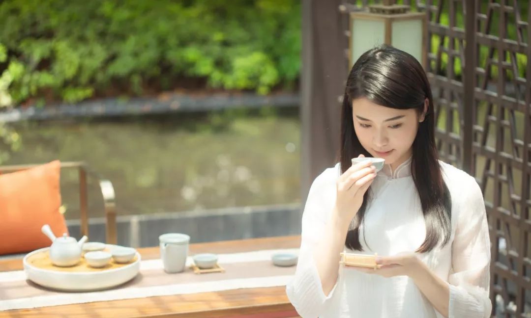 愿女子如茶无惧时光从容优雅