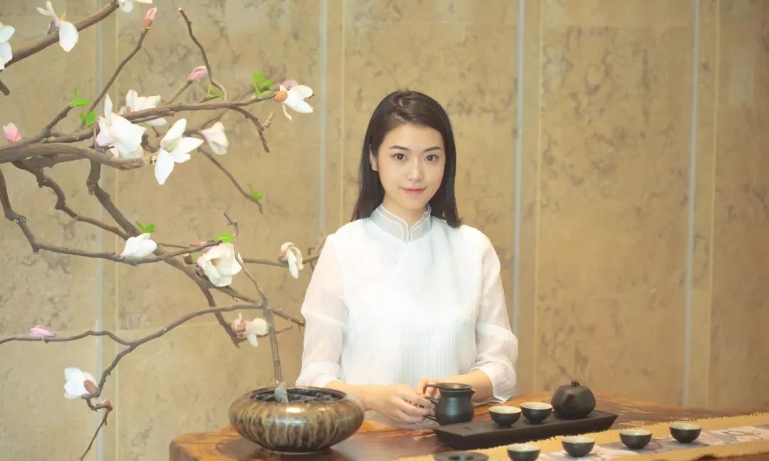愿女子如茶无惧时光从容优雅