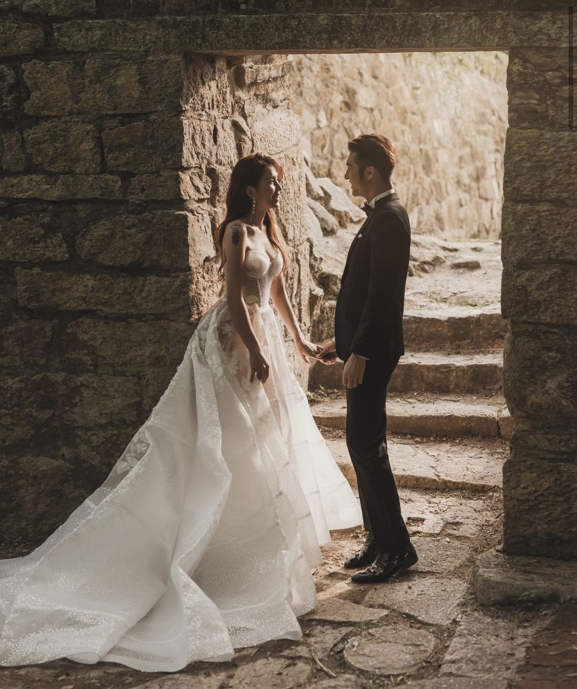 TVB艺人黄嘉乐求婚成功，圈外女友高调晒钻戒，两人相恋5年休闲区蓝鸢梦想 - Www.slyday.coM