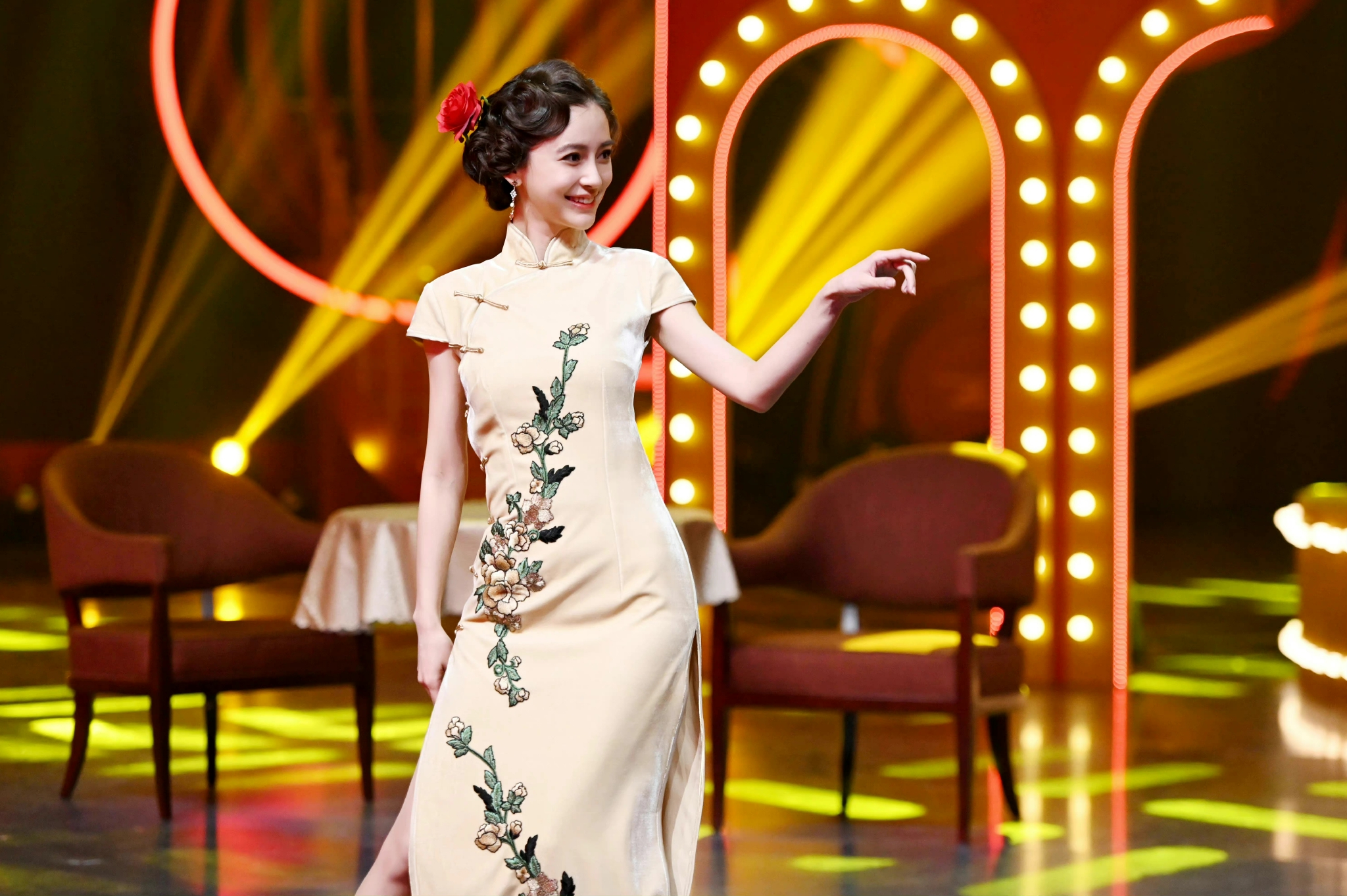 angelababy萌探探探案今日上班路透