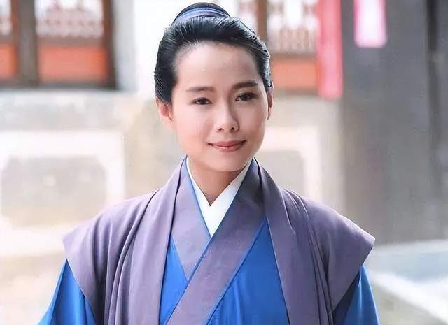 59岁叶童被误认成刘若英，满头白发满脸皱纹，脾气超好回复谢谢休闲区蓝鸢梦想 - Www.slyday.coM