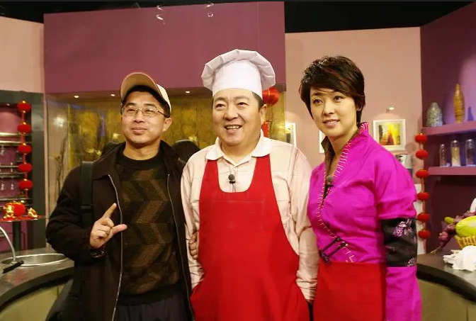 央视著名主持人董浩:两次死里逃生,妻子和女儿是他最坚强的依靠休闲区蓝鸢梦想 - Www.slyday.coM 央视著名主持人董浩:两次死里逃生,妻子和女儿是他最坚强的依靠休闲区蓝鸢梦想 - Www.slyday.coM