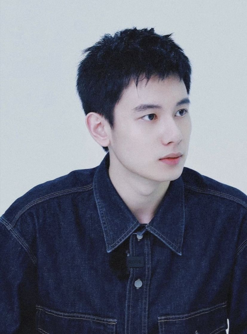 胡先煦的社死事件再次➕1，上个厕所被要签名，还问方不方便休闲区蓝鸢梦想 - Www.slyday.coM