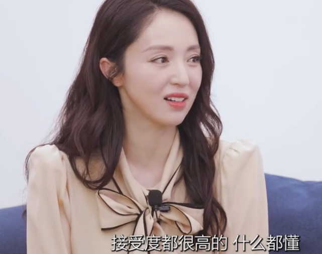 董璇罕谈感情话题疑与小11岁男友苏小玎分手自认目前单身