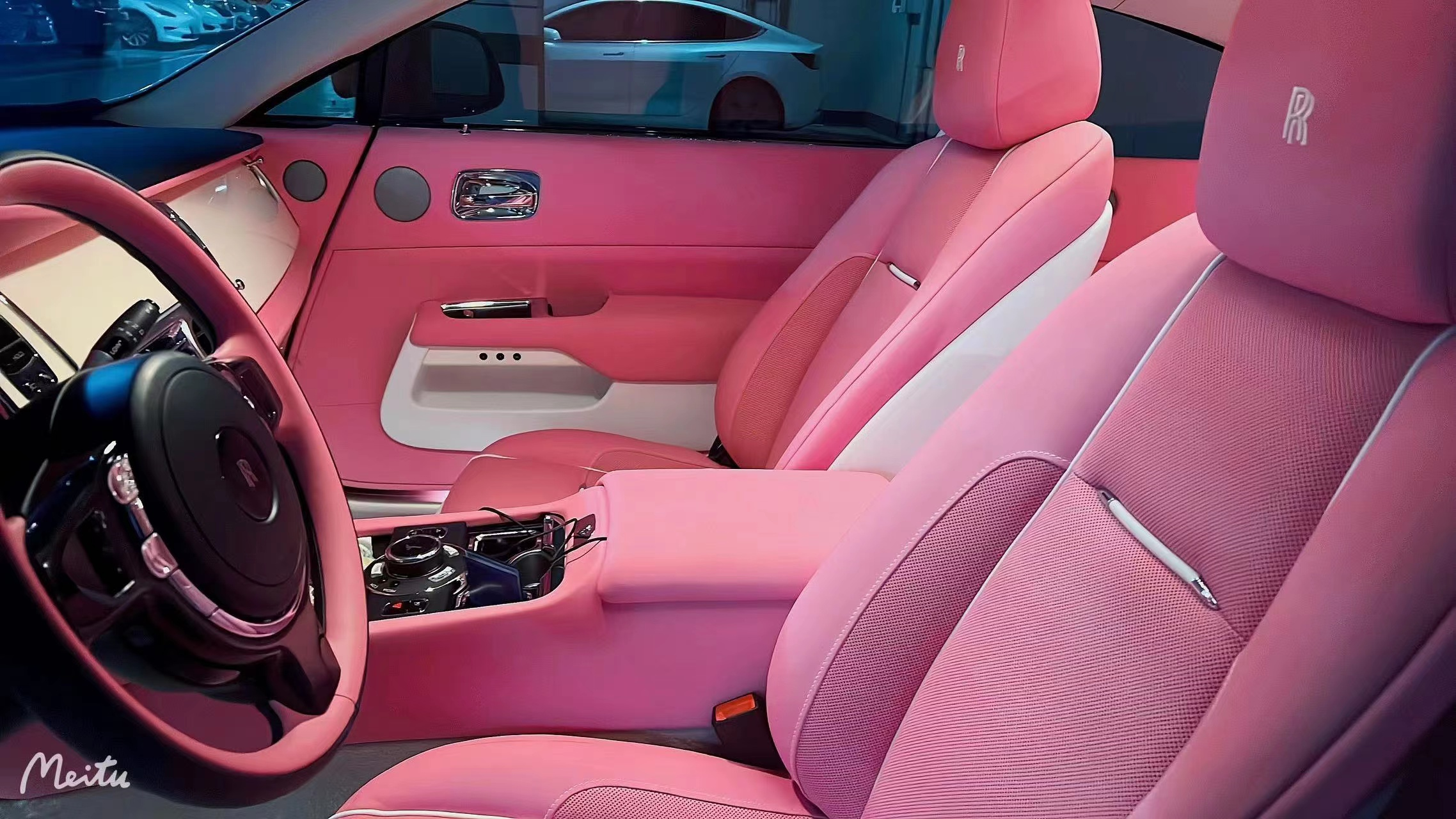 高定版粉拼白魅影,少女系专属|魅影|劳斯莱斯|高定_新浪新闻