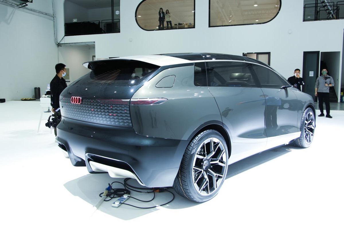 5米长,对开门设计,配可隐藏方向盘-新浪汽车