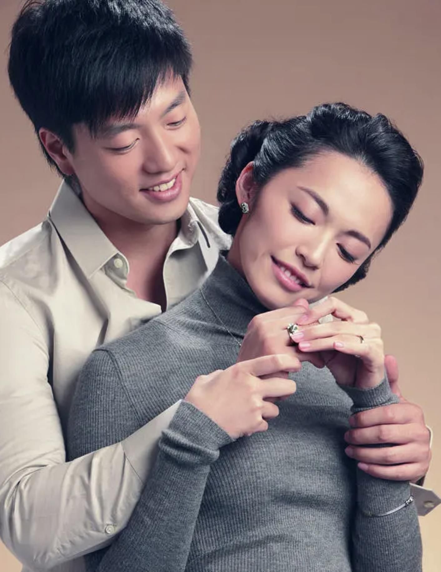 姚晨和凌潇肃离婚转身嫁给曹郁如今活成了幸福人生